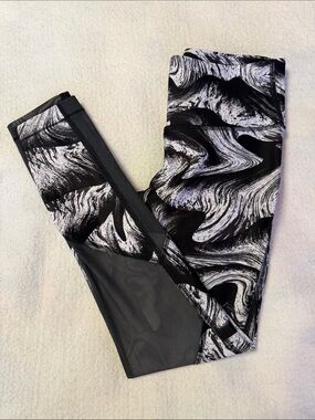 Under Armour Black & White Swirl Print Activewear Leggings